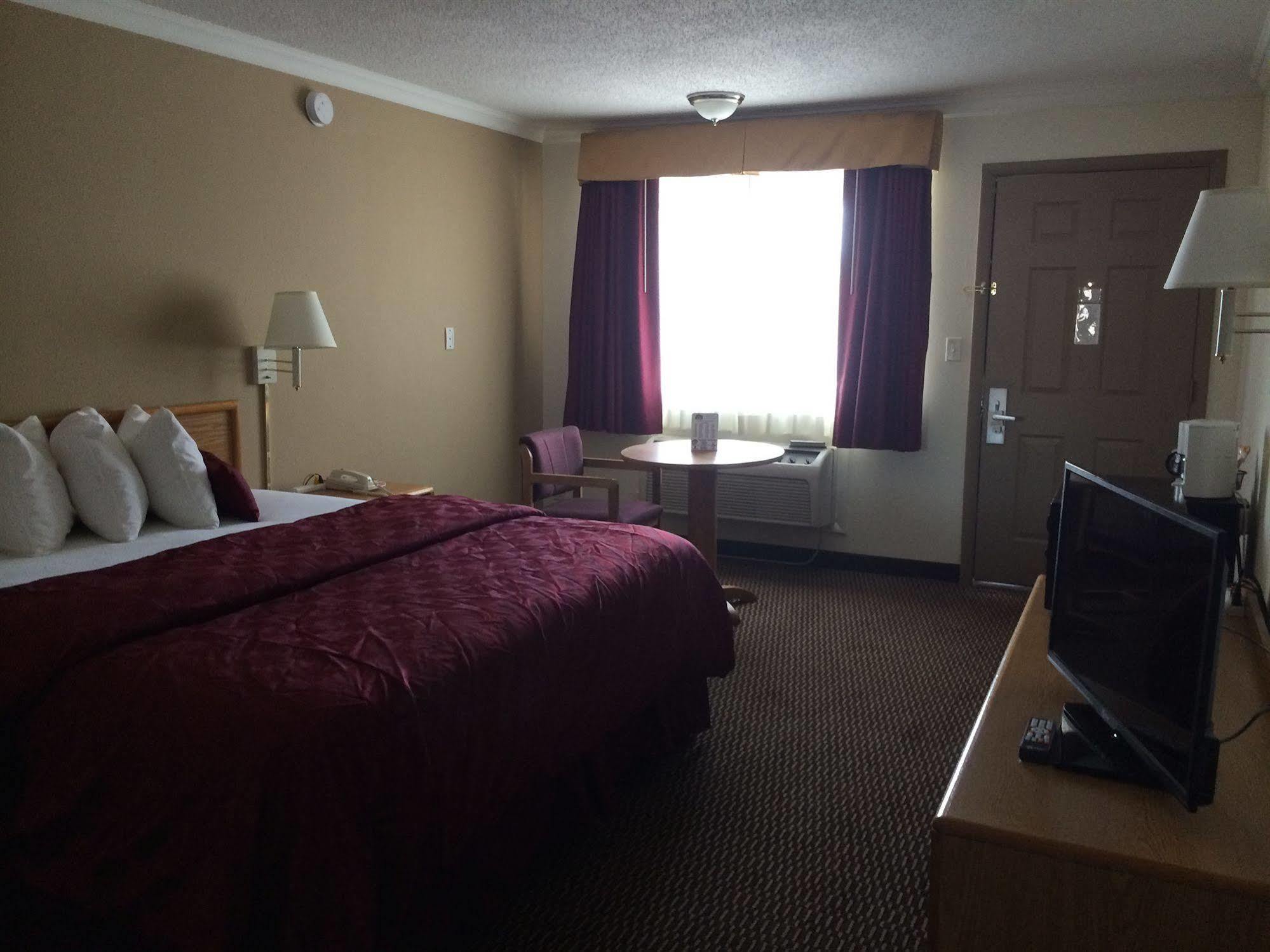 Deluxe Inn & Suites Junction City Exterior foto